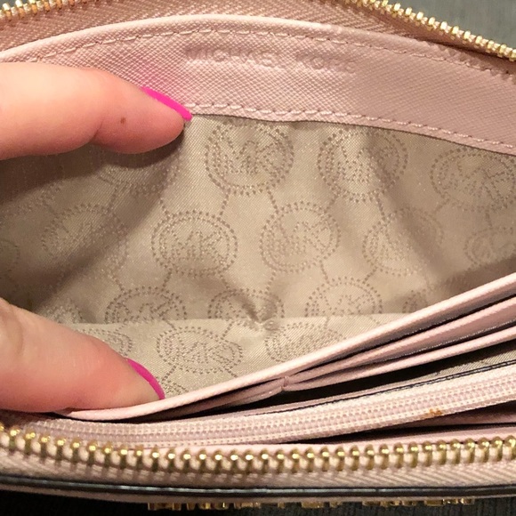 Michael Kors Wallet - Picture 6 of 12